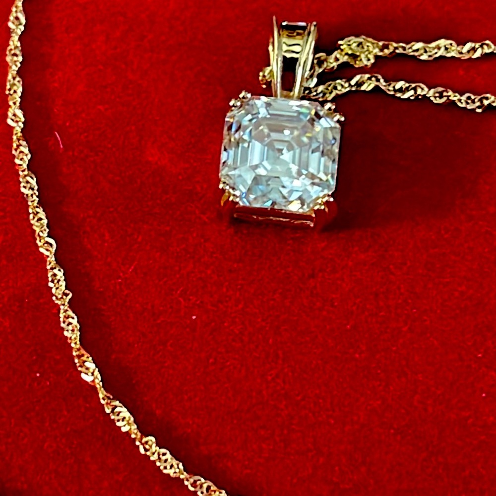 Moissanite pendant 2.25 carat with 18 inch chain